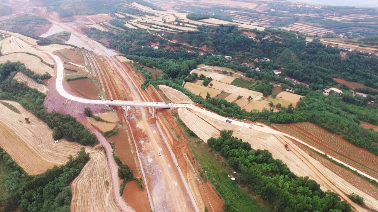 城建公司国道310项目三分部全线贯通 .jpg